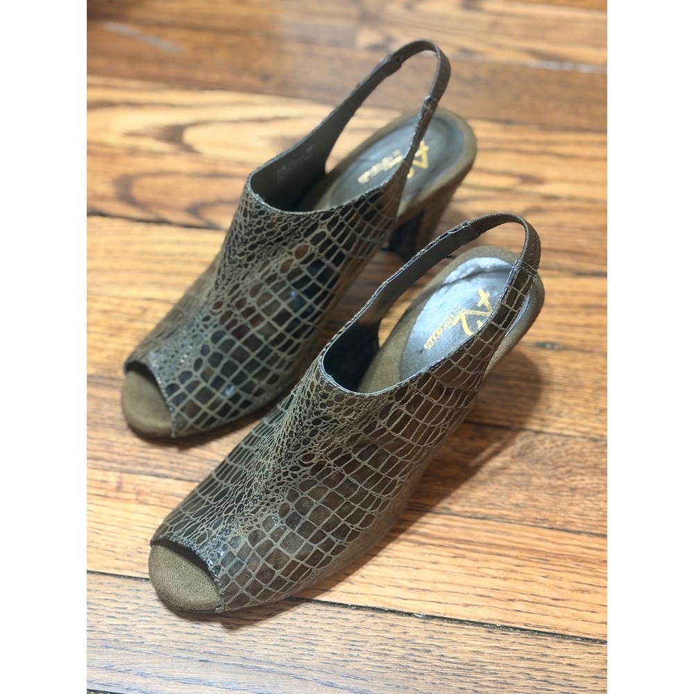 A2 Aerosoles Slingback Heels Women 8.5 Brown NWOB Croc Peep Toe Block Heel